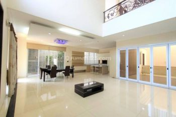 Disewakan rumah mewah di crown PHG, gading serpong, semi furnish