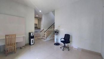 Rumah sewa tahunan 3 kamar dalam komplek kesambi area