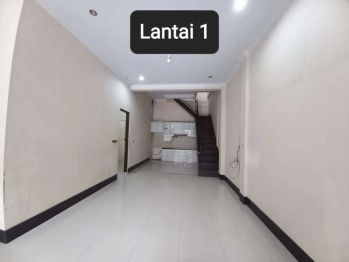 DIKONTRAKAN RUMAH STRATEGIS 2 Lt TENGAH AMAN NYAMAN SECURITY 24 JAM