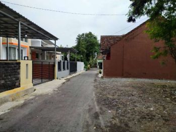 Tanah Dekat Kampus UII Jogja: SHM Pekarangan