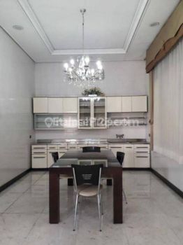 Disewakan Rumah Raya Dharmahusada