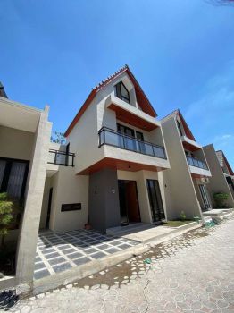 (RUMAH DI COLOMADU 2 LANTAI PROMO AHIR TAHUN HARGA DI JURANG)