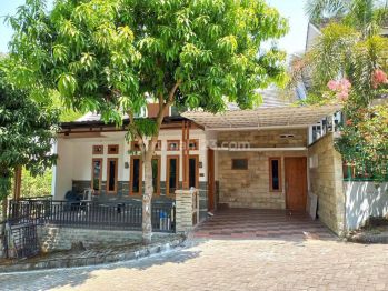 Rumah Siap Huni Depan Taman di Pandanaran Hills Tembalang