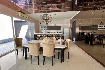 RUMAH DENGAN POOL DI GRAHA NATURA SURABAYA BARAT LEBAR 15X25METER