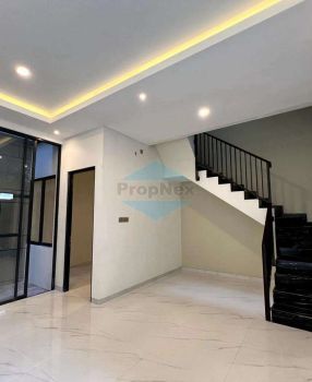 Rumah Hook Dukuh Kupang Timur