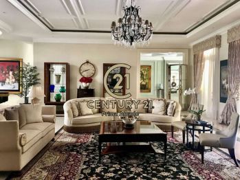 Rumah Klasik Mewah Luas Semi Furnished Dijual Di Lokasi Strategis