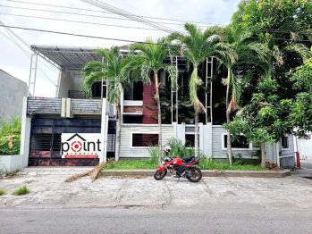 Rumah Nyaman 2 Lt Hook Akses Jalan Lebar Solo