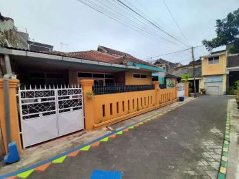 Rumah Hook Semi Furnish 2 Lantai Carport Luas di Sawojajar 1