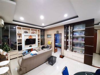 Rumah mewah modern dalam cluster di Kebayoran residence