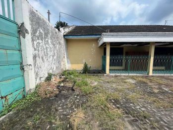 Jual cepat, Tanah + Bangunan Komersil di jalan raya provinsi Pare