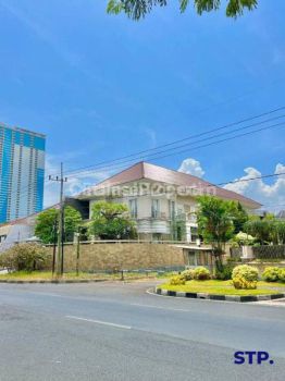 Disewakan, Rumah Komersil Hoek Di Merr Dharmahusada Indah