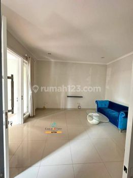 Rumah Bagus 2 lantai lokasi Strategis di Paramount