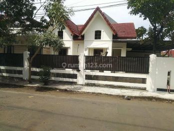 Rumah dikontrakkan posisi hook dan luas di Antapani