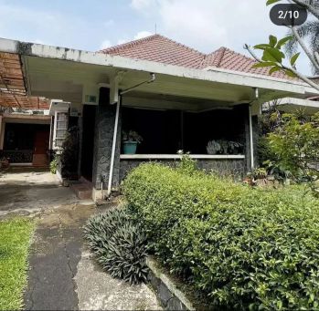 Disewakan rumah kolonial di Tengah kota Bogor..