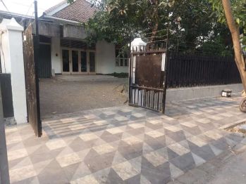 DIJUAL RUMAH PUSAT KOTA TAMAN BUNGKUL LOKASI STRATEGIS BISA UTK USAHA