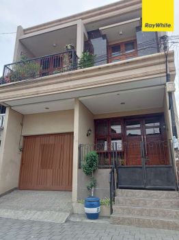 Dijual Rumah 2 lt di Jalan Petukangan Surabaya