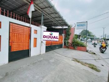Di jual kos kosan dan 2 kios di jakn Raya Pekayon.