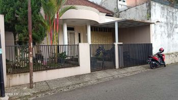 Rumah megah Ovis Pusat kota Purwokerto dekat GOR, Aston