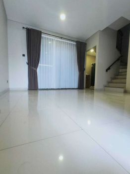Rumah 2 lantai di Pamulang siap huni SHM
