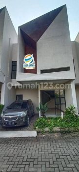Rumah Murah 2 Lantai + Rooptop Dalam di Pondok Kelapa