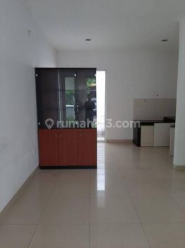 Disewakan rumah 2 Lantai SHM semi furnished Bagus banget!