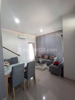 Rumah Di Pisangan 3 Lantai dekat Pintu Toll Jatinegara