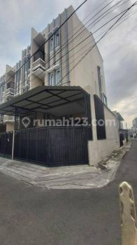 Rumah bagus siap huni lokasi strategis duri kepa(DK143)