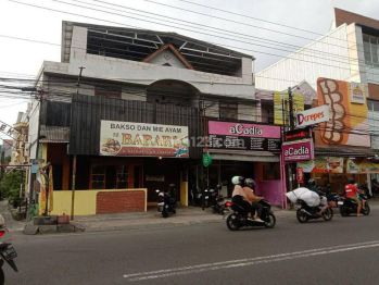 Resto Disewakan Jogja Kaliurang km 5 Area UGM.SANGAT STRATEGIS!!