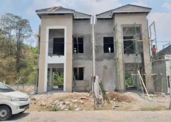 Rumah mewah 2 lantai murah pinggir jalan raya tembalang