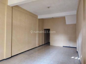 Ruko Sewa 2Lantai Tepi Jalan Raya Dekat Kampus Negeri