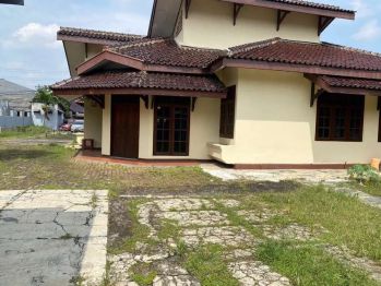 Dijual rumah dengan tanah luas di lubang buaya