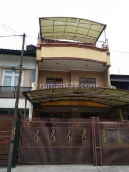 Disewakan Rumah 3 Lt di Kelapa Gading Jakarta Utara.