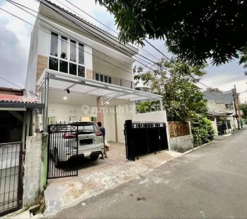 Rumah cantik masih fresh di Pondok Bambu Jaktim