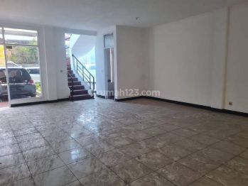 Rumah 2 Lantai Butuh Renovasi Semi Furnished SHM di Jual Rumah Sayap Ahmad Yani