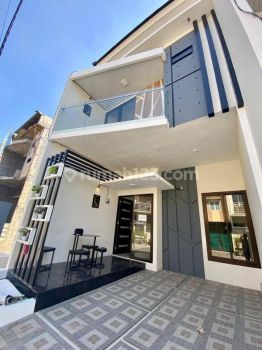 Rumah di Kutisari selatan 2 Lantai Baru SHM Barat