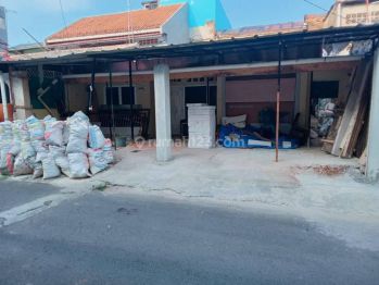 Rumah Tua Hitung Tanah Luas 180 M2 di Klender, Jaktim