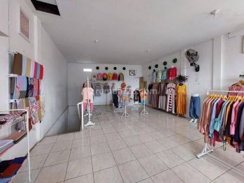 Ruko strategis tengah kota Semarang ramai siap pakai dekat bandara dekat tol di