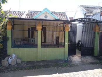 Disewakan rumah di karang ploso