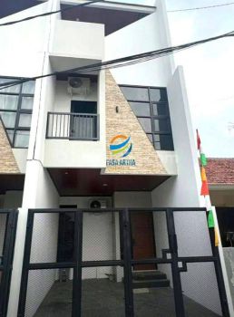 Rumah siap huni Murah di kawasan Elit Rawamangun Jakarta Timur