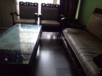 DISEWAKAN RUMAH BESAR BNYAK KAMAR COCOK TUK CAFE KANTOR