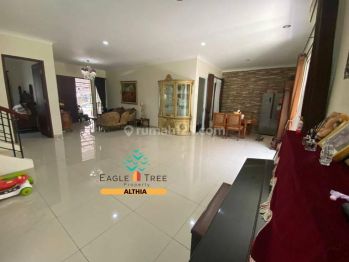 Rumah 2 lantai ful furnised bangunan bagus Deket tol BSD