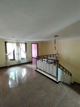 Dijual rumah 2 lantai dekat Unimus Di Graha wahid Kedungmundu km