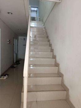 Rumah Kos Siap Huni. Di Beverly Hils Jababeka