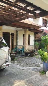 Dijual Rumah Bangunan Lantai 2 Hitung Tanah Lokasi Pakerisan Panjer