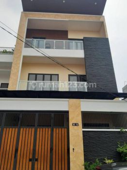 Dijual Rumah Pademangan Luas 4,5x12,5m Lokasi Bagus, 3 Lantai, Strategis