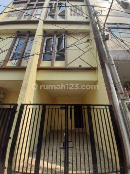 Chandra Rumah Baru Murah Uk 3.4x10.5m di Tanjung Duren