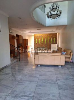 Rumah 2 lantai di Jl kembang indah III Bagus