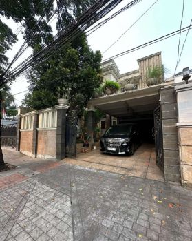 Disewakan Rumah 2 Lantai Lokasi Strategis di Barito Jakarta Selatan