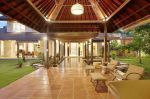 thumbnail-beautiful-captivating-3-bedrooms-villa-with-spacious-garden-in-kerobo-8