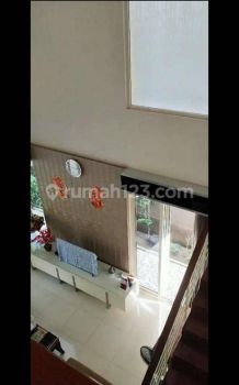 Disewakan rumah mewah, minimalis, row 4mobil di raya Royal Residen